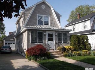 643 6th Ave, New Hyde Park, NY 11040