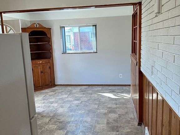 5th image of 13418 Arnold Ave