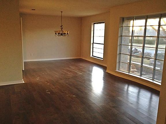 3rd image of 1501 Woodvine Dr