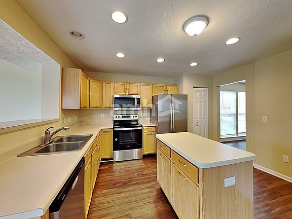 3rd image of 182 Coyote Dr