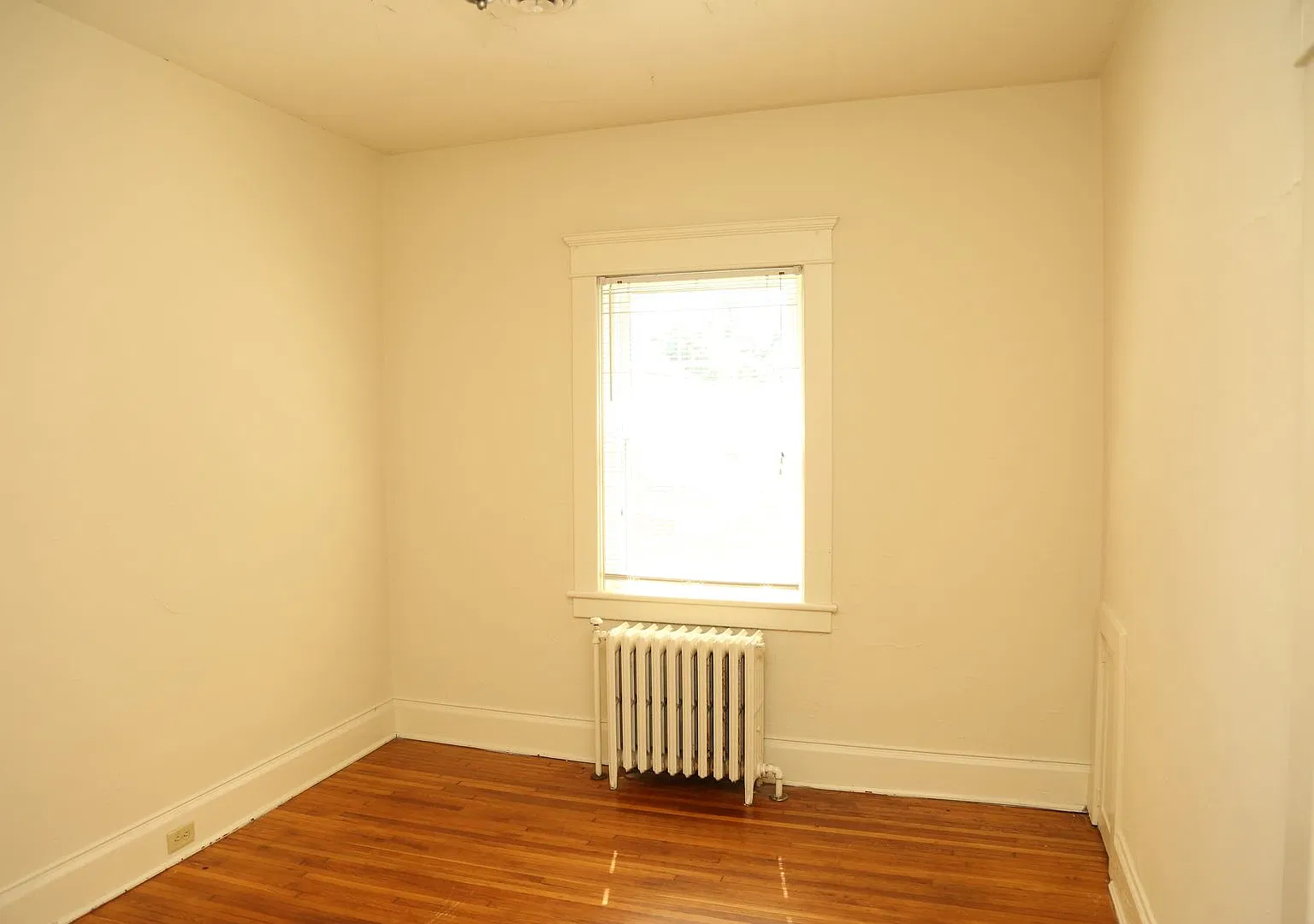 1405 Grady Ave — Photo 3