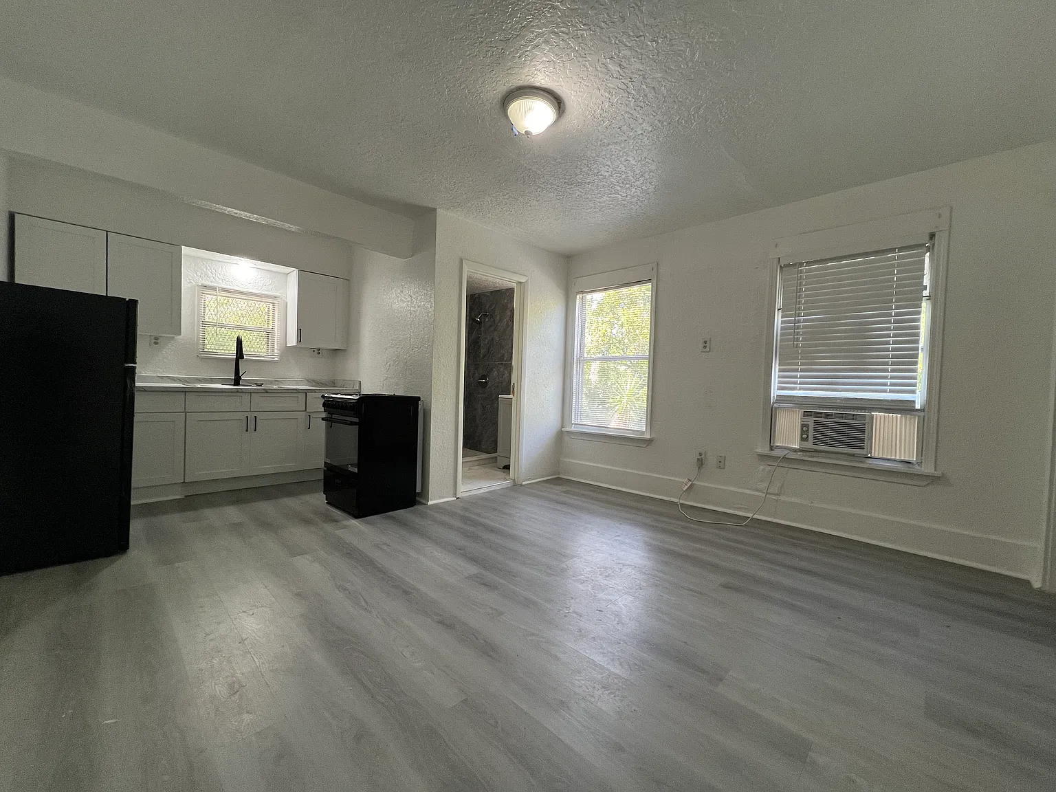 Studio, 600 sqft, $1,000 — Photo 2