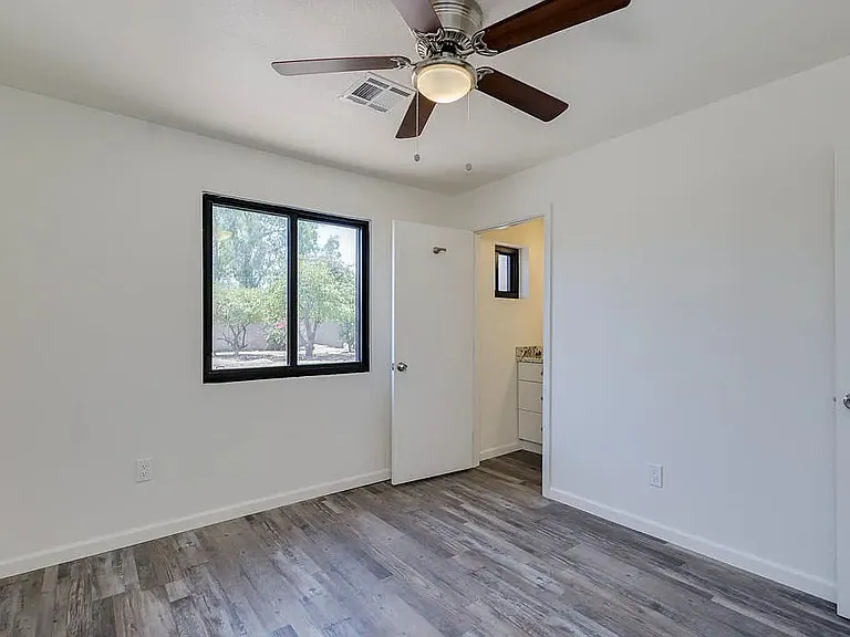 1221 E Henry St — Photo 20