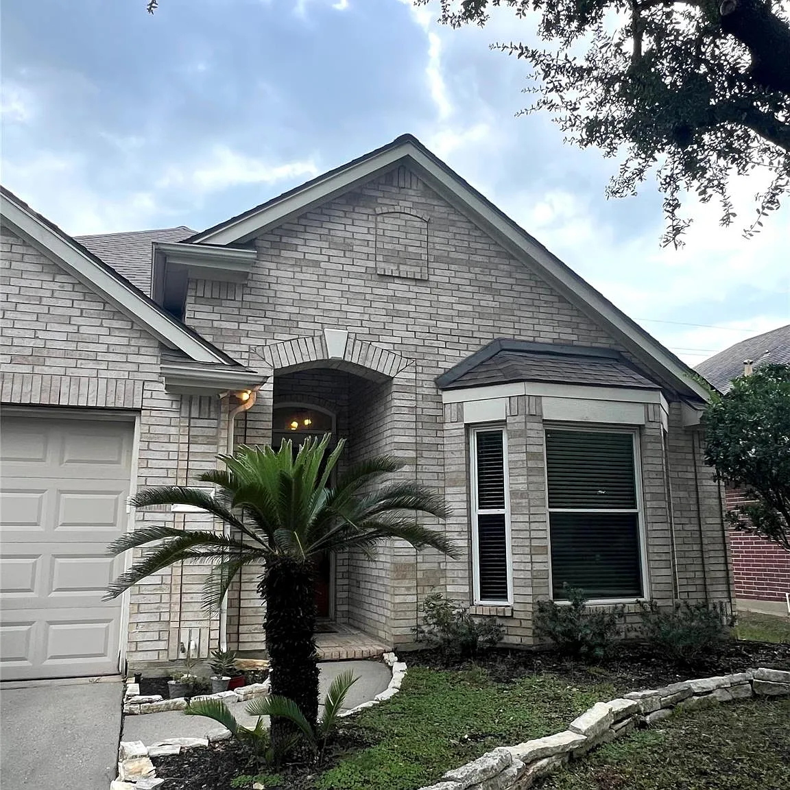 3 bed, 2.0 bath, 1861 sqft, $2,100 — Photo 1