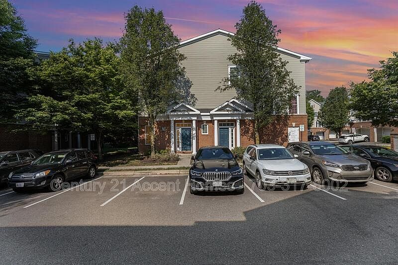 1st image of 3543 Huntley Manor Ln