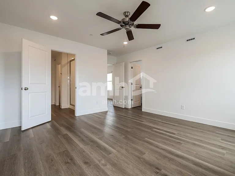 10233 Peoria Pkwy — Photo 8