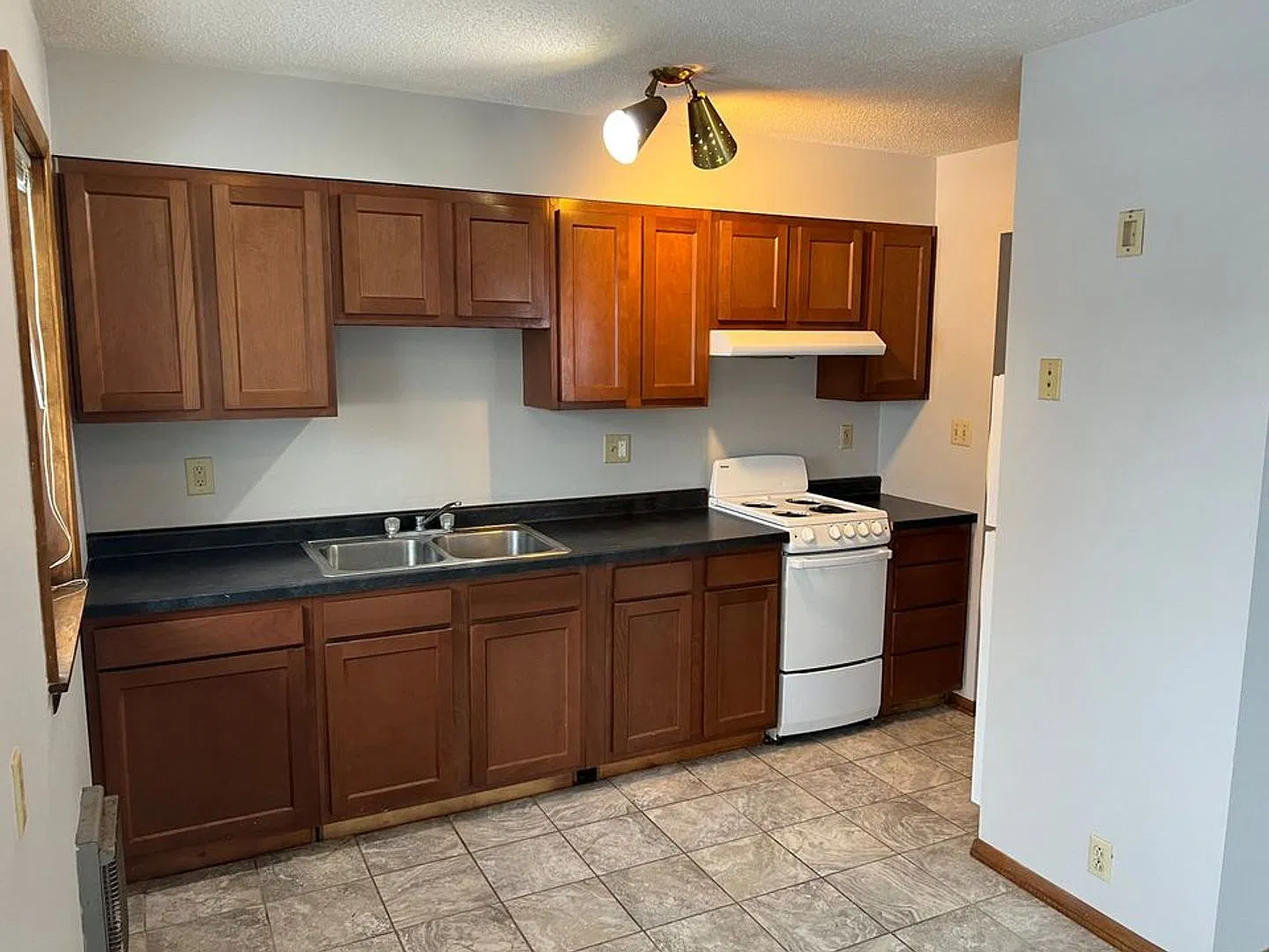 215 Birch St S — Photo 3