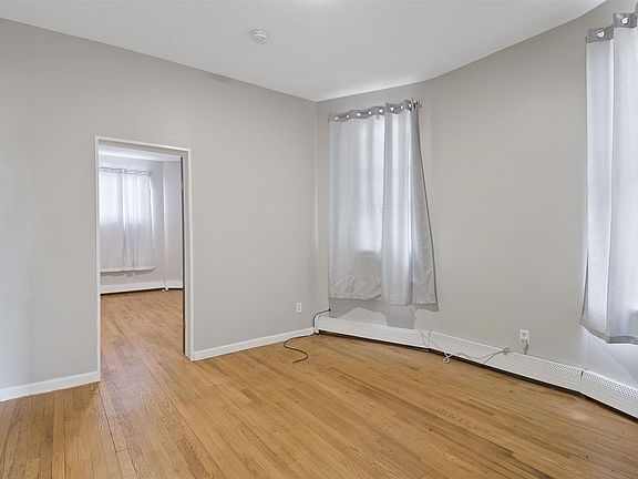 5th image of 21 Howard Pl Floor 1