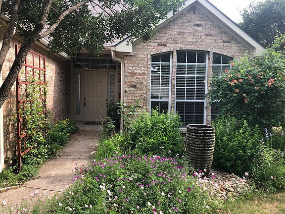 3rd image of 817 Woodhollow Dr