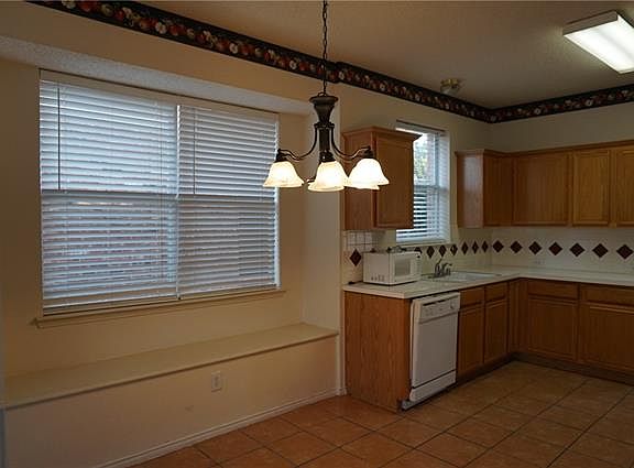 5th image of 1523 Broadmoor Dr