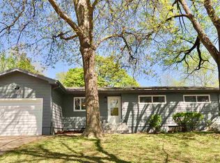 414 Oakdale Dr, Manhattan, KS 66502