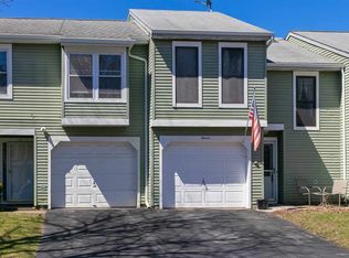 11 Ziemke Farm Ln, Cohoes, NY 12047