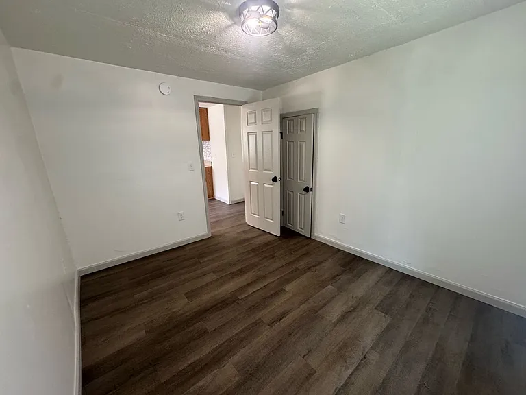 1113 Bloomingdale Pike — Photo 9