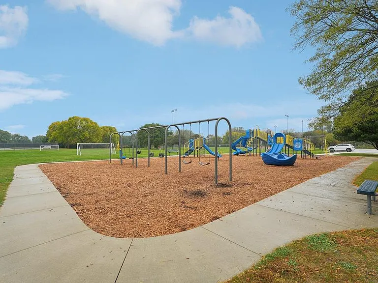 N115W17103 Armada Dr — Photo 12