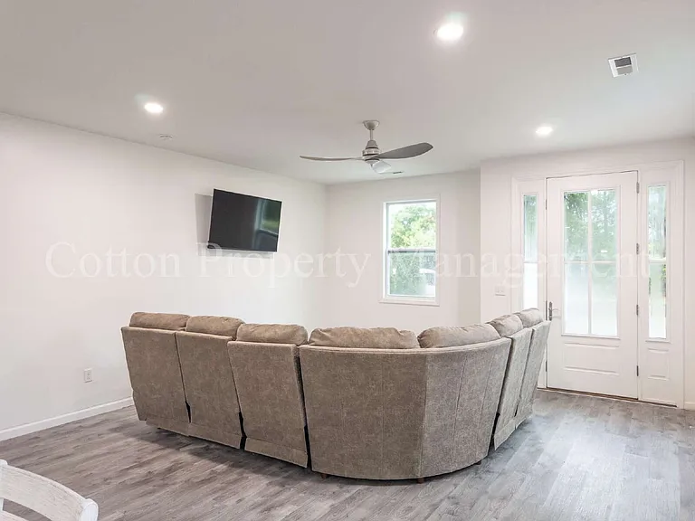 2709 Worth Dr — Photo 4
