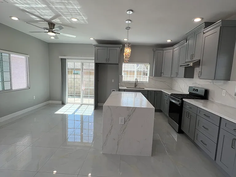 Acacia Ave — Photo 4