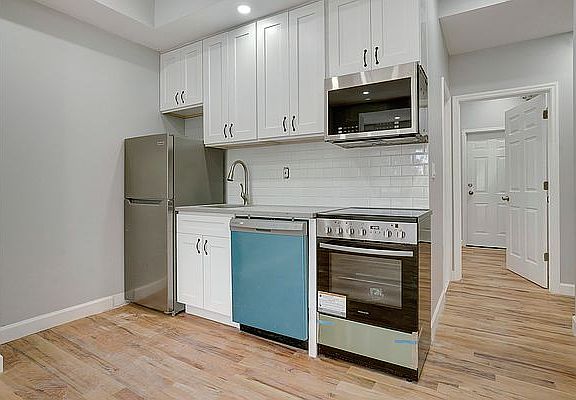 2nd image of 75 Woodbine St #1A