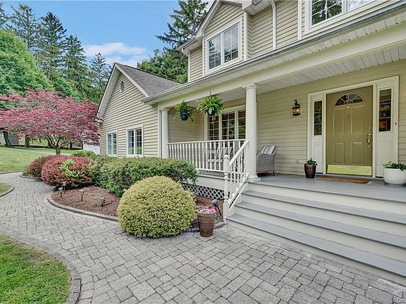 2nd image of 4 Summer Winds Ct