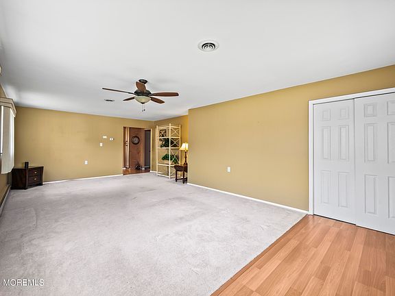 4th image of 245 Harrington Drive N