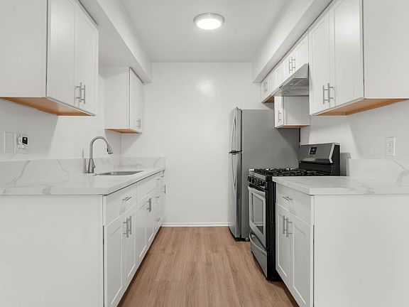 3rd image of 1537 Centinela Ave Unit 2