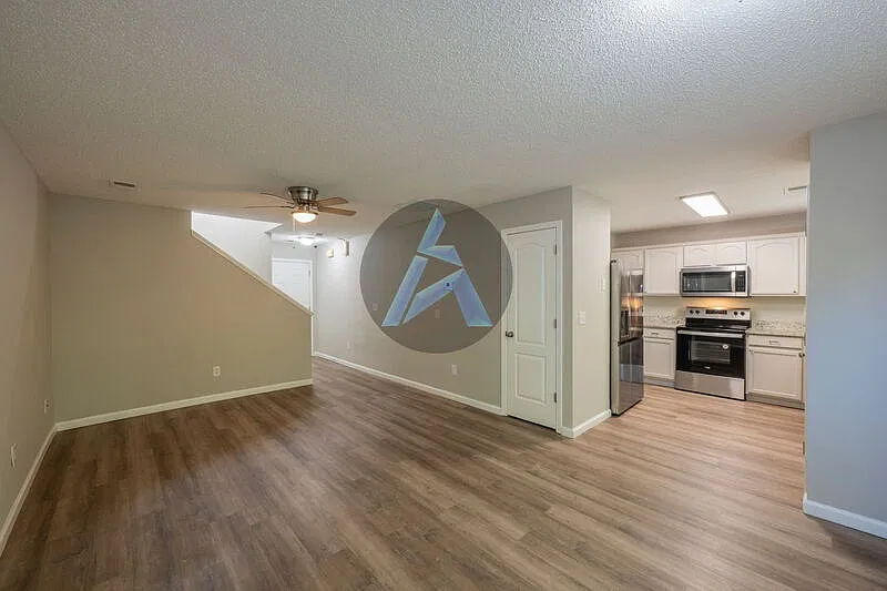 2 bed, 2.0 bath, 1967 sqft, $2,000 — Photo 3