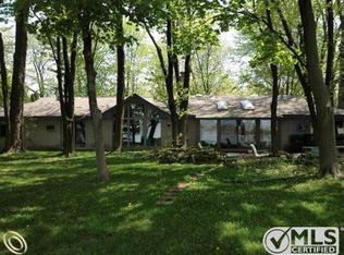 2390 Locklin Ln, West Bloomfield, MI 48324