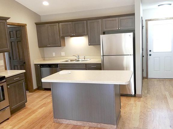 Appliances included: Refrigerator, Range/Oven, Ducted range