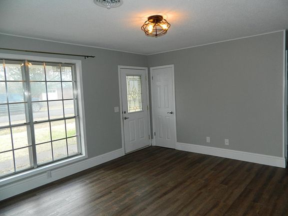 5th image of 35 Thompson Dr