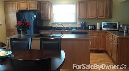 3rd image of 45900 Jefferson Ave