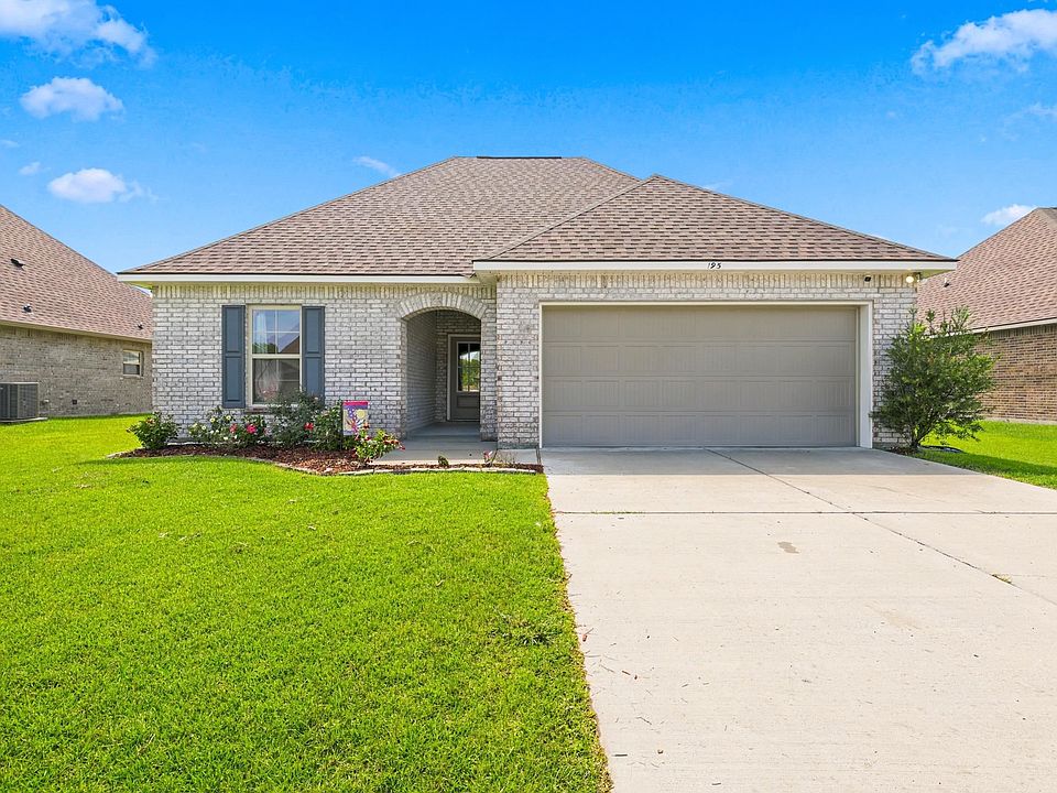 1st image of 195 Pond Dr