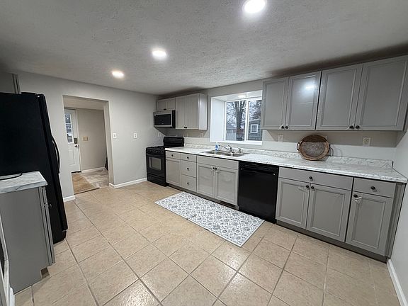 3rd image of 218 Grant St