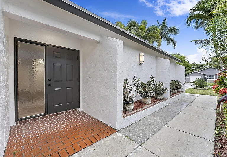 9180 Pine Springs Dr — Photo 3
