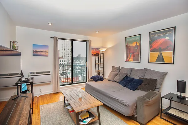 Rented by SERHANT. | media 1