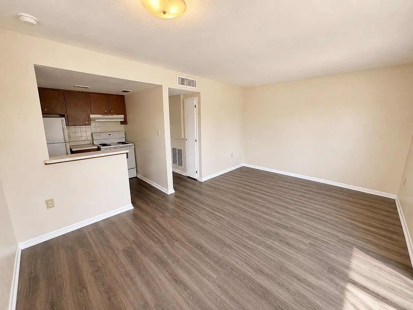 Spacious Remodeled 1BR/1BA Apartment with Beautiful New LVT Flooring — Photo 2