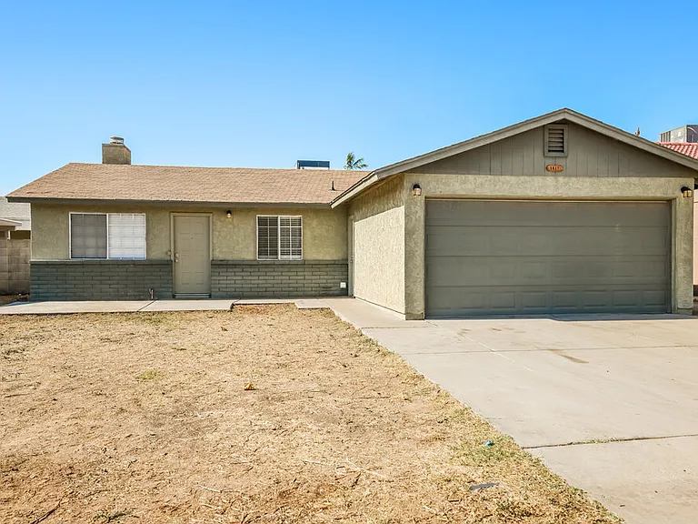 1417 E Irwin Ave — Photo 1