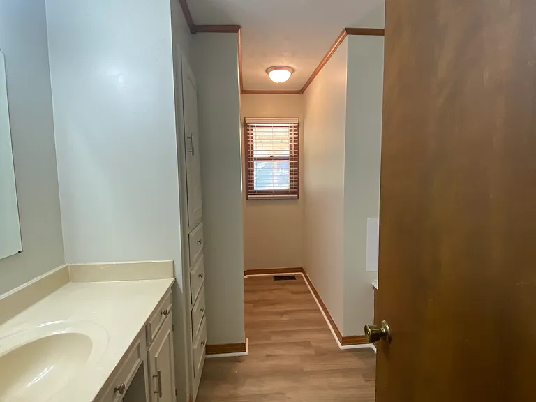 1806 E Spring St — Photo 19