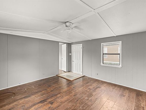 5th image of 1363 Midway Ave #39