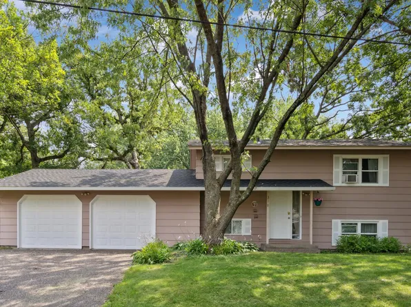 318 Paddington Rd, Willernie, MN 55090