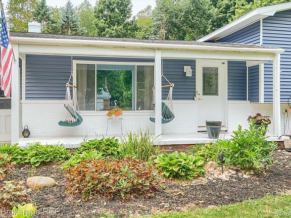 2nd image of 2127 Holly Tree Dr
