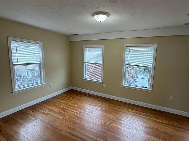 462 Fletcher St — Photo 8