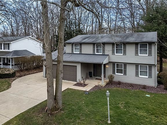 4th image of 7842 Castle Rock Dr NE
