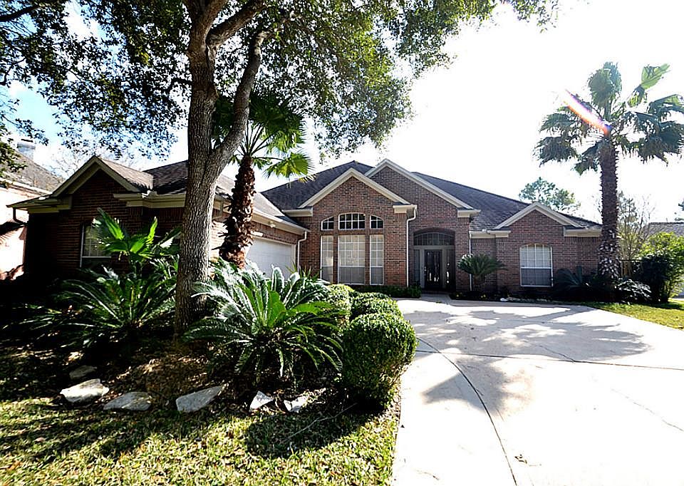 1st image of 21 Fosters Green Dr