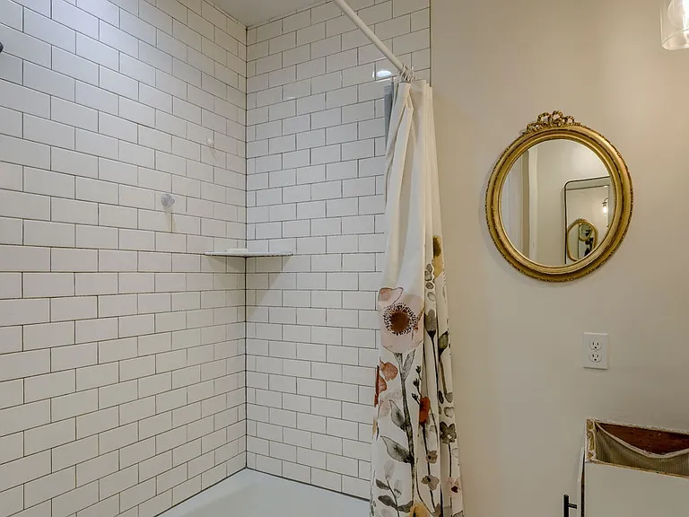 3322 S 78th St — Photo 3