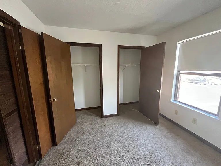 1621 Buttonwood Ct #B — Photo 11