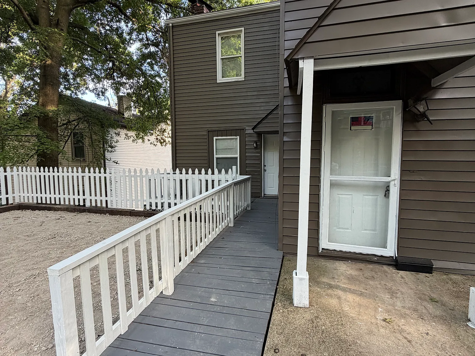 5 bed, 1888 sqft, $2,500 — Photo 2