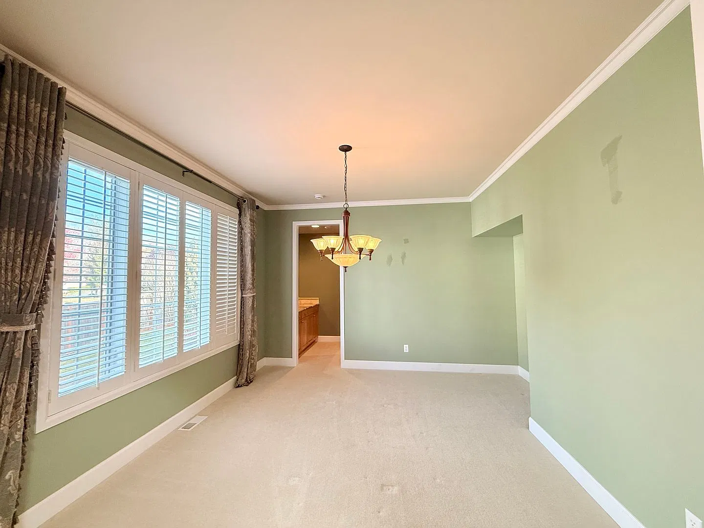 Stunning 4-Bedroom Sammamish Home with Den, & Bonus Room — Photo 4