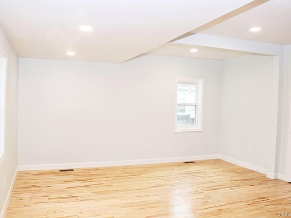 5th image of 21 Randall Avenue
