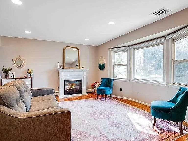254 Haypath Rd — Photo 4