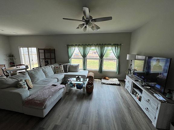 2nd image of 946 Amesbury Ct