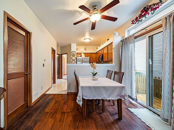 4th image of 14253 S Napa Cir